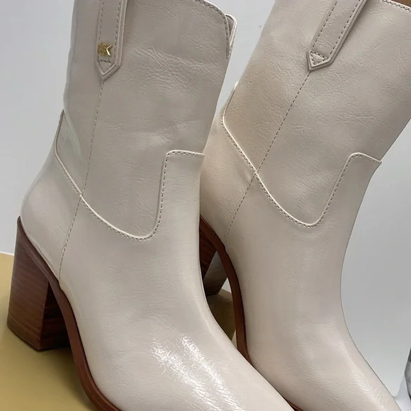 Michael Kors WAVERLY HEELED BOOTIE FAUX LEATHER
49F4WVME6L
LT CREAM - Picture 6 of 16